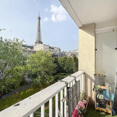 Eiffel Tower View From Charming T2 巴黎